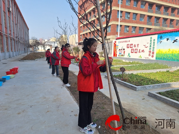 爱绿护绿争做环保小卫士——驻马店市第四小学举行2024年植树节主题活动(图5)