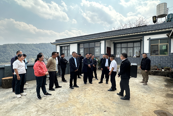 双柏县赴楚雄市西舍路镇考察学习农村生活污水治理工作(图1)