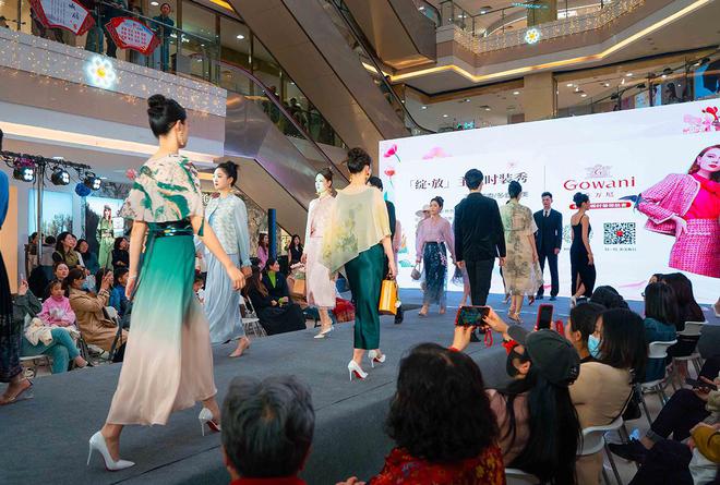 乔万尼2024春夏新品时装秀“绽放”湖北荆门(图7)