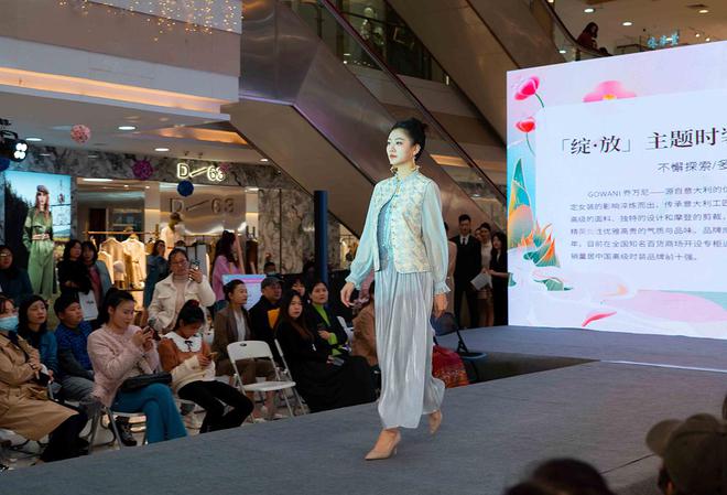 乔万尼2024春夏新品时装秀“绽放”湖北荆门(图6)