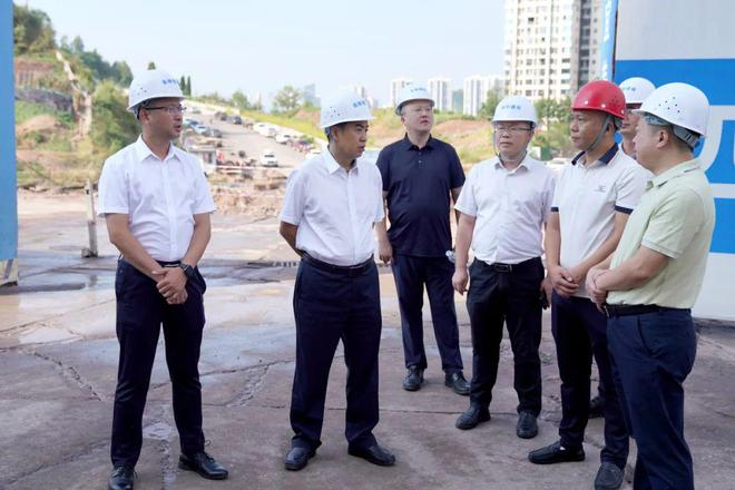 唐令彬带队调研安置房建设、城镇污水治理工作(图1)