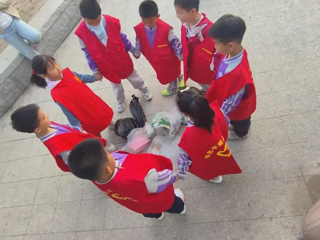 童心护绿行环保种子心中埋——青岛四方实验小学2024级2班萌娃的“仁者公益行”初体验(图6)