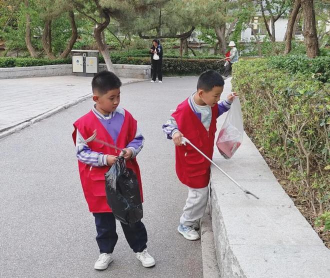 童心护绿行环保种子心中埋——青岛四方实验小学2024级2班萌娃的“仁者公益行”初体验(图3)