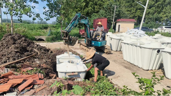 双专班提速推进白鹭湖两社区污水治理工程30天完成(图1)