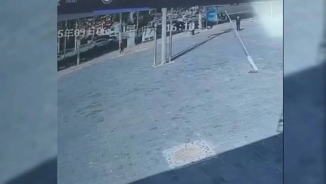 记者帮忙市民坠入无盖窨井导致骨折这井到底谁负责？(图6)