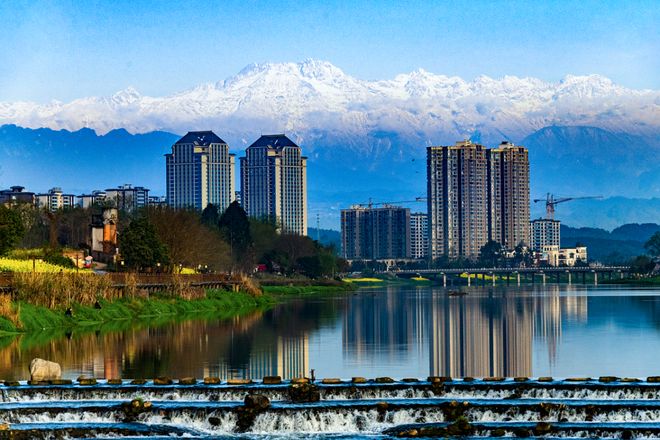 实干的邛崃—我们身边的“十四五”丨绿水青山映古城公园城市绽新颜(图5)