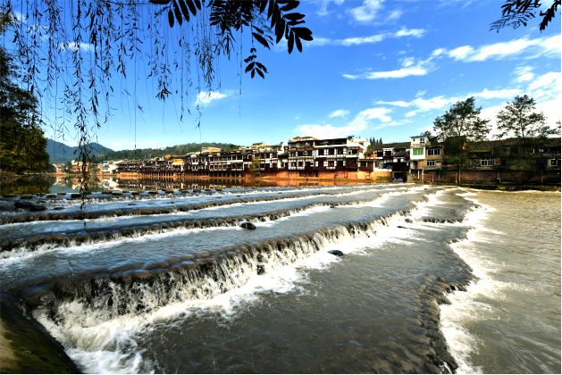 实干的邛崃—我们身边的“十四五”丨绿水青山映古城公园城市绽新颜(图6)