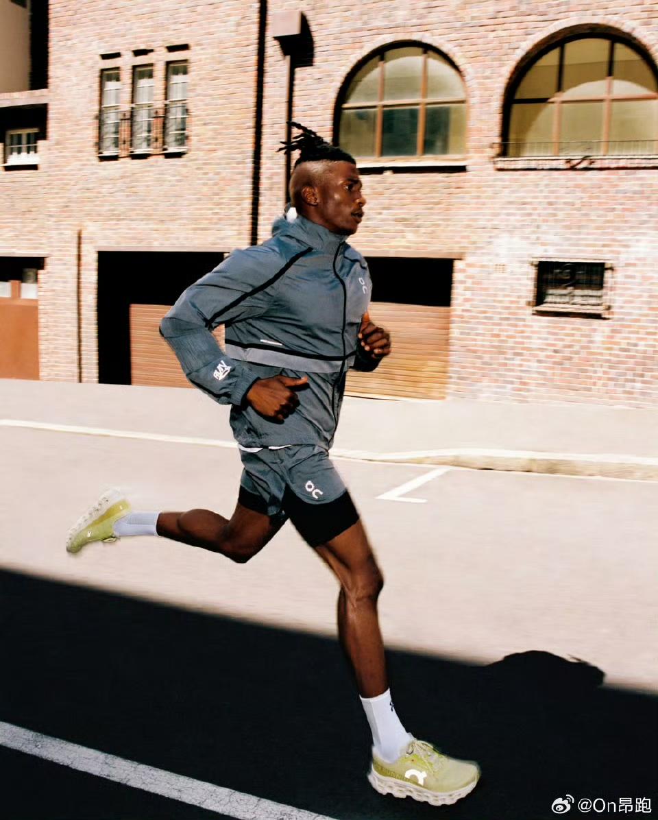 和昂跑前后脚敲钟的环保羊毛鞋终于陨落(图4)