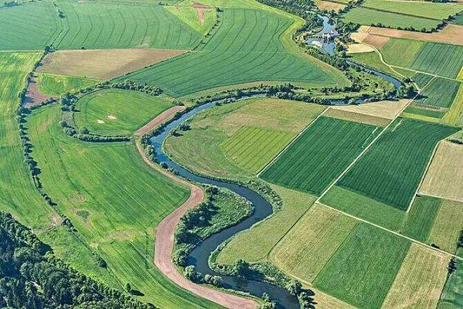 高考地理中的河漫滩附河流流向的判读方法!(图6)